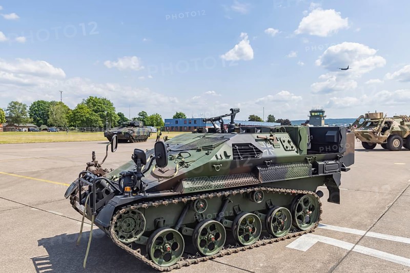 Light air defence system with weapon carrier OZELOT of the German Armed Forces