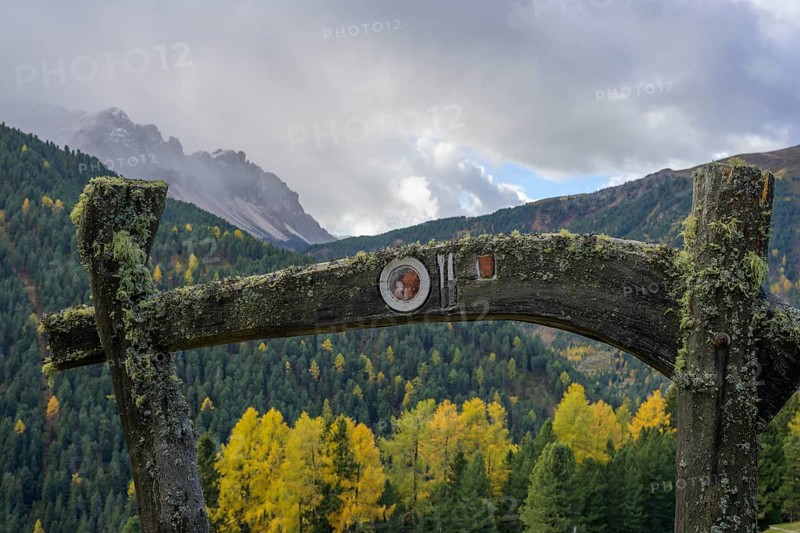 Entrance gate to the Pecol hut