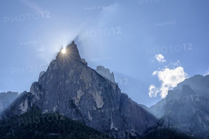 Sun between the mountain peaks of the Schlern