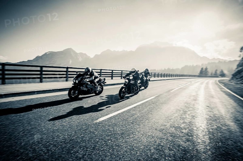 Three motorcyclists on the Rossfeld panoramic road with the Hoher Goell in the background
