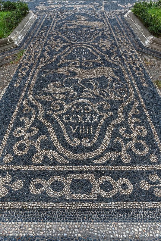 Stone mosaic of white and black sea pebbles from 1737