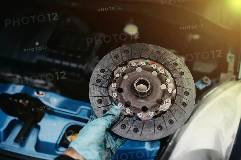 Car transmission clutch kit. disc and clutch basket