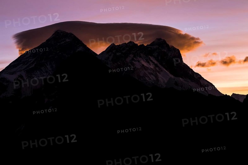Silhouettes of two eight-thousanders
