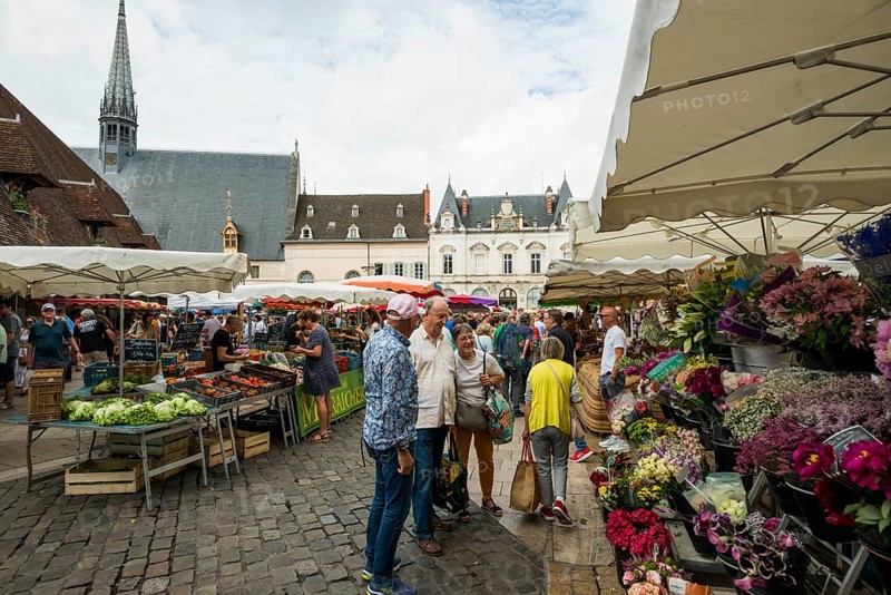 Market in front of the Hotel-Dieu