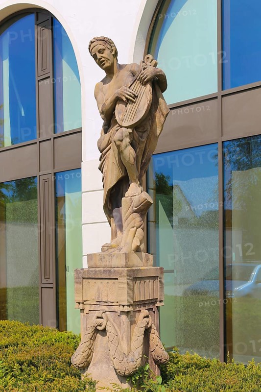 Sculpture with musical instrument