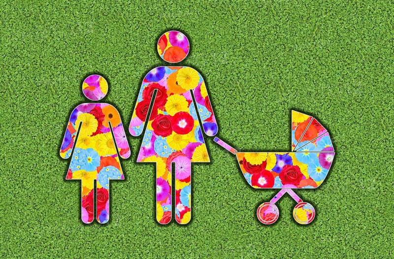 Pictogram of a mother with two children