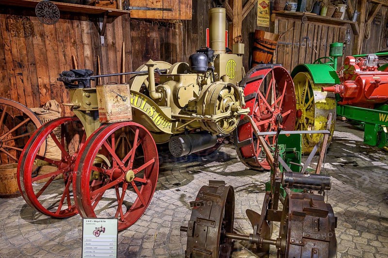 IHC-Mogul Tractor 8-16 from 1916