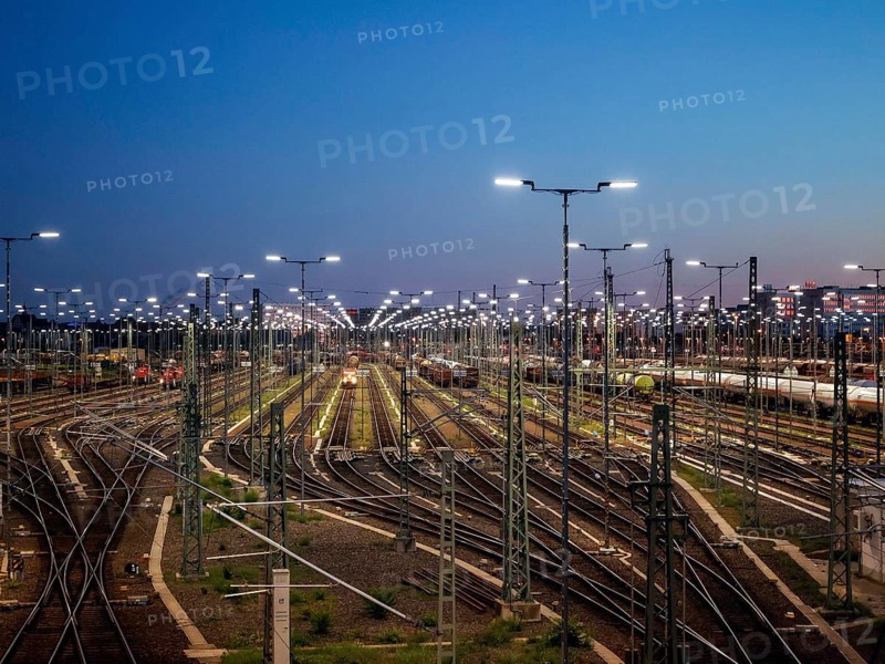 DB Cargo Halle marshalling yard. Over 1000 LED lights illuminate the shunting routes