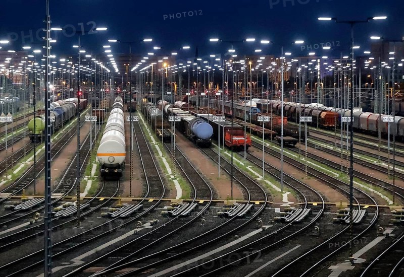 DB Cargo Halle marshalling yard. Over 1000 LED lights illuminate the shunting routes
