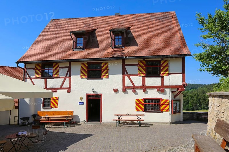 Hiking home of the Swabian Alb Association at Derneck Castle