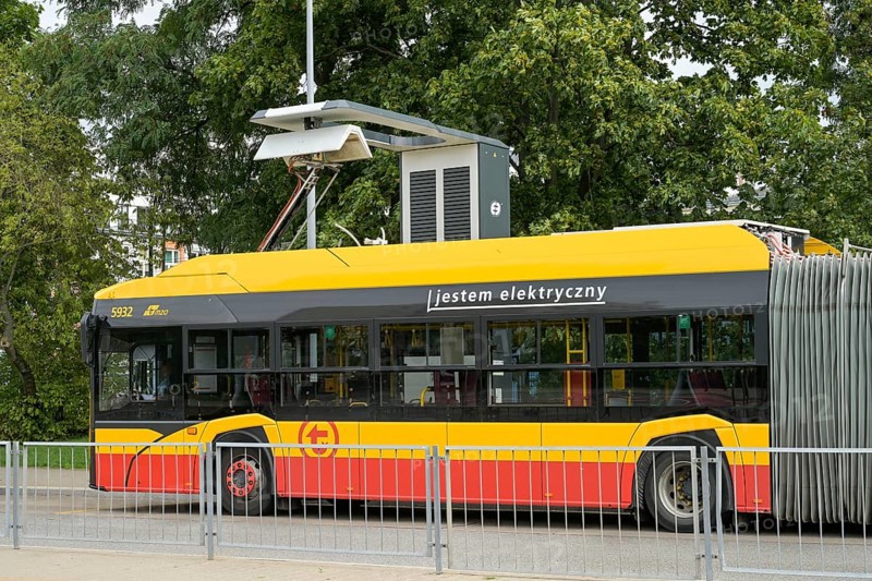 Charging station for electric buses