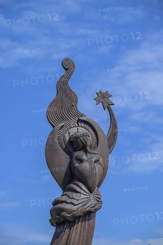 Wooden sculpture in the fortified village of Zumberk u Novych Hradu