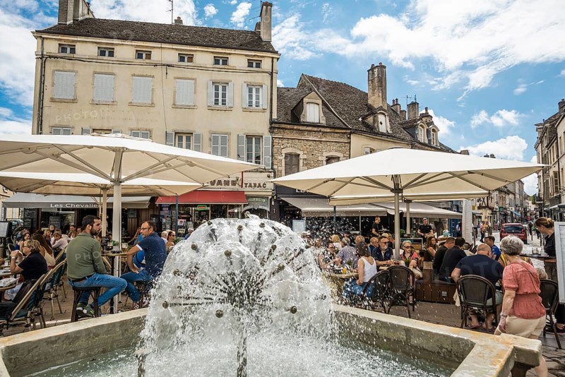 Restaurant in front of the Hotel-Dieu