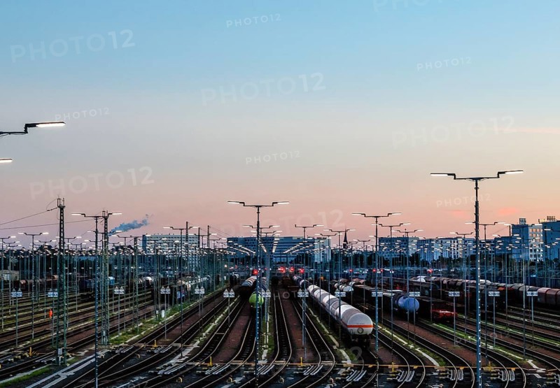 DB Cargo Halle marshalling yard. Over 1000 LED lights illuminate the shunting routes