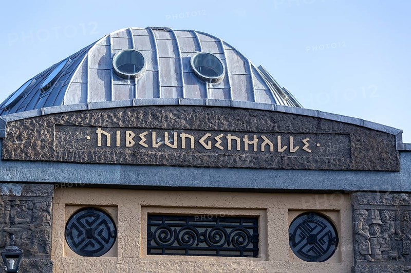 Nibelungenhalle on the Eselsweg to Drachenfels