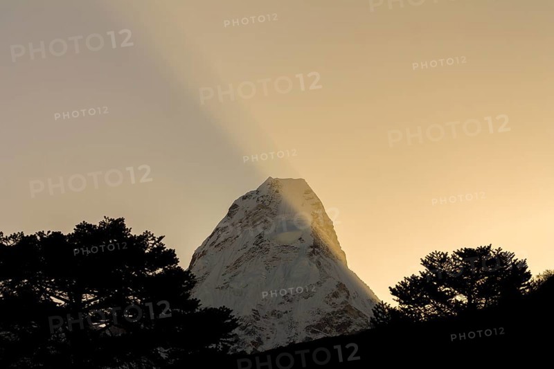Six-thousander Ama Dablam