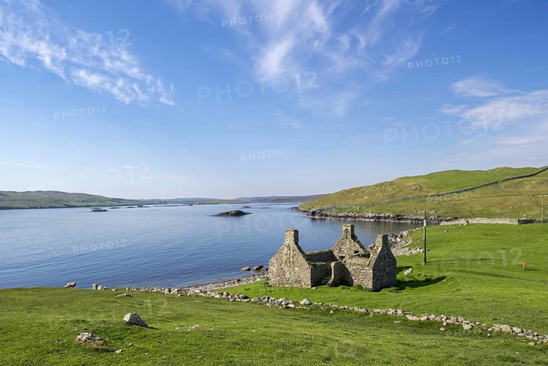 Ruin of old fishing booth at East Lunna Voe