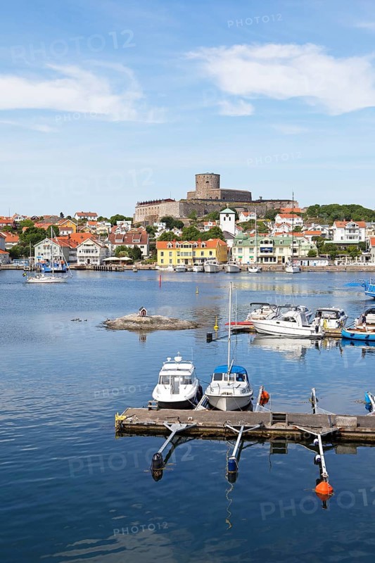 Marstrandsoe archipelago island with the harbour and Carlsten Fortress, Marstrand, Vaestra Goetalands laen, Sweden, Europe
