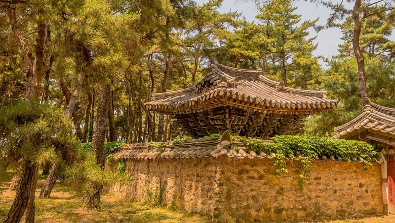 Hyoyeolgak (filial piety and chastity) pavilion located near Suok, South Korea, built in 1928 in memory of the son of Seoncheoheum for his service to his sick father, Asia