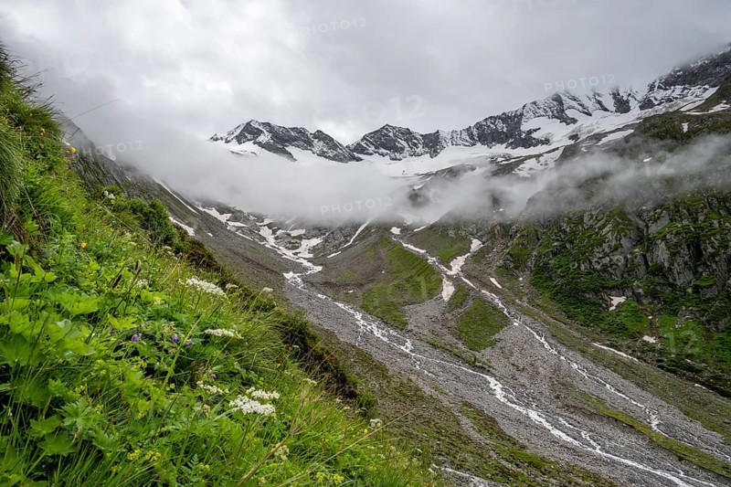 Cloudy valley of the Schlegeisgrund with mountain stream, glaciated mountain peaks Hoher Weiszint and glacier Schlegeiskees, Berliner Hoehenweg, Zillertal, Tyrol, Austria, Europe
