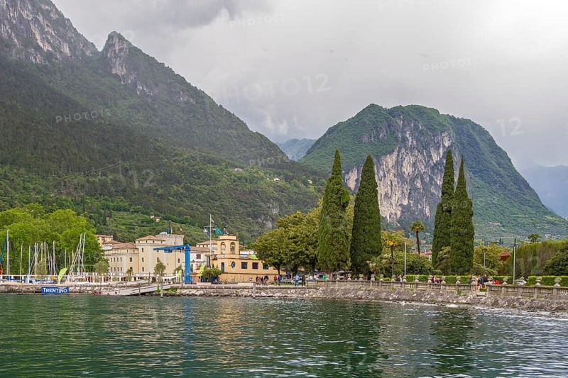 Riva del Garda in the north of Lake Garda, promenade path, Riva del Garda, Trento, Trentino-Alto Adige, Italy, Europe