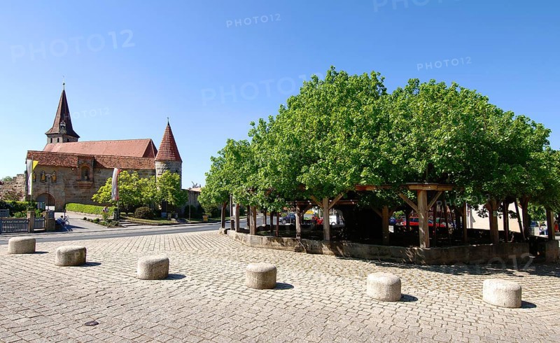 Effeltrich, St George's fortified church and thousand-year-old dancing lime tree. The fortified church was built at the end of the 15th century as a fortified church after Nuremberg troops had robbed the town twice. With its approx. 200 metre long wall, four towers and the battlements on the south side, Effeltrich has the best preserved fortified church in Upper Franconia. 1000-year-old lime tree with a circumference of 9 metres at ground level, about 8 metres high, one of the oldest trees in Germany