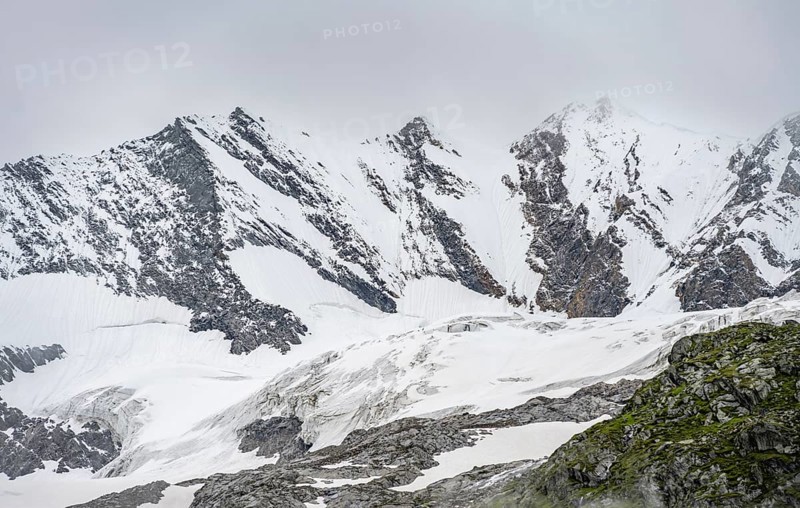 Glaciated mountain peaks, Hochfeiler with Schlegeiskees glacier, Berliner Hoehenweg, Zillertal, Tyrol, Austria, Europe