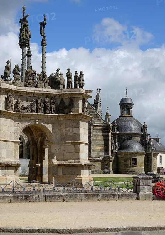 Calvary Calvaire and sacristy, Enclos Paroissial de Pleyben enclosed parish dating from the 15th to 17th centuries, Finistere department, Brittany region, France, Europe