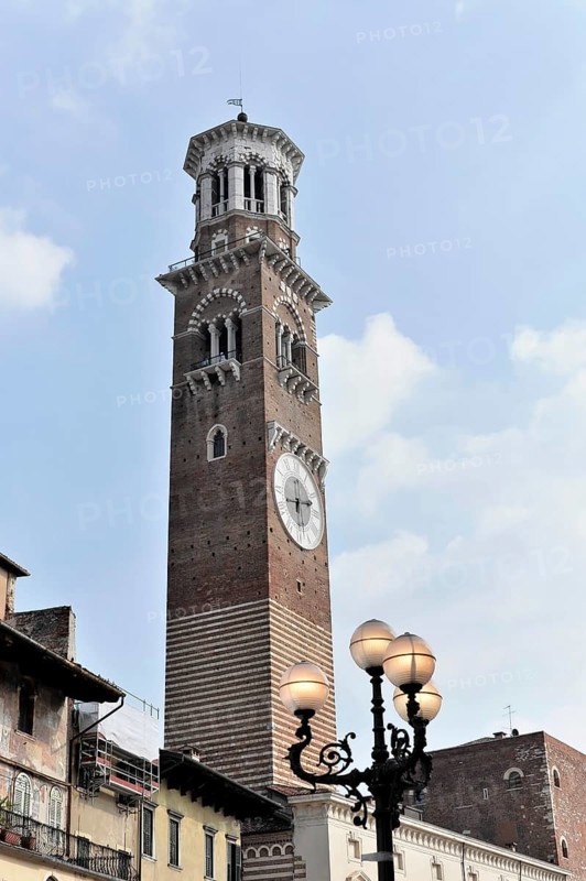 Lamberti Tower, Torre dei Lamberti, Piazza delle Erbe, Verona, Veneto, Veneto, Italy, Europe