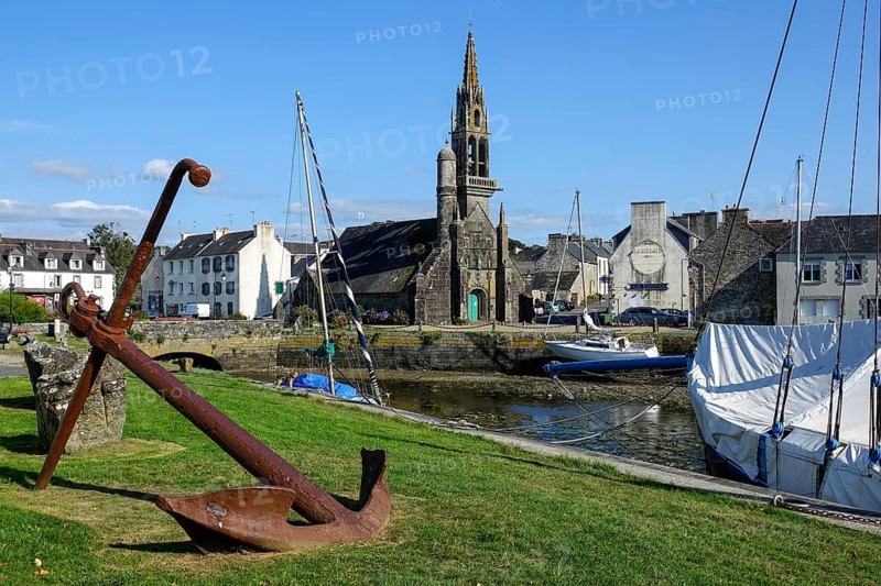 Church of Notre Dame de Bonne Nouvelle at the mouth of the river Le Camfrout in the bay of Brest, Hopital-Camfrout, Finistere Penn ar Bed, Bretagne Breizh, France, Europe