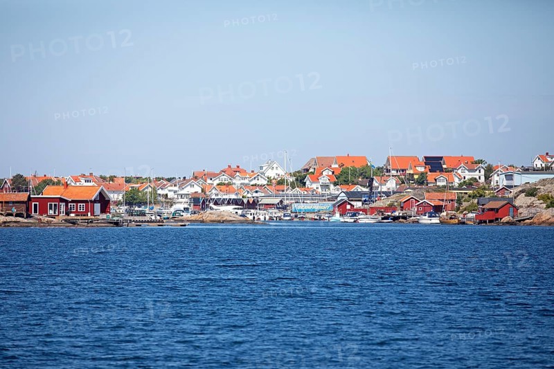 View of Hoenoe, Hoenoe archipelago island, Oeckeroe municipality, Vaestra Goetalands laen province, Sweden, Europe
