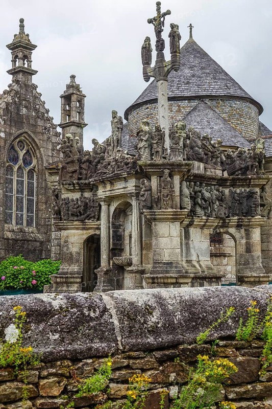 Calvary Calvaire, granite stone carving, Enclos Paroissial parish enclosure of Guimiliau, Finistere Penn ar Bed department, Brittany Breizh region, France, Europe