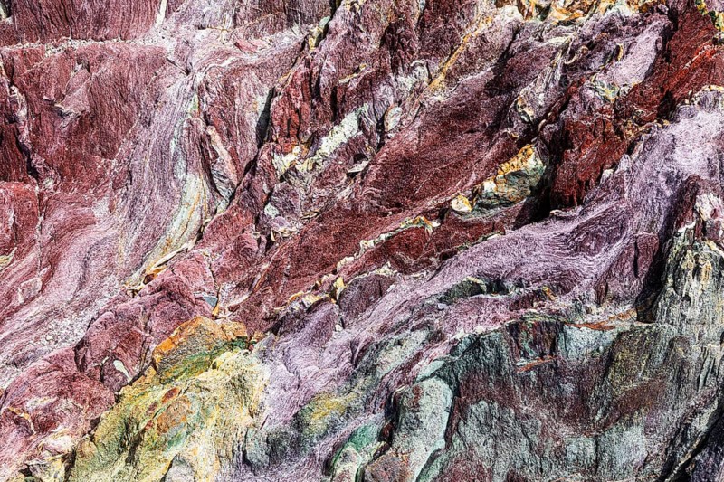 Coloured, ferrous mineral rocks on the beach of Topinetti, near Rio Marina, Elba, Tuscan Archipelago, Tuscany, Italy, Europe