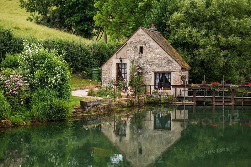 Canal de Bourgogne, Chateauneuf, Departement Cote-d'Or, Burgundy, Bourgogne-Franche-Comte, France, Europe