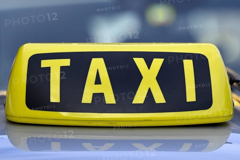 Taxi lettering