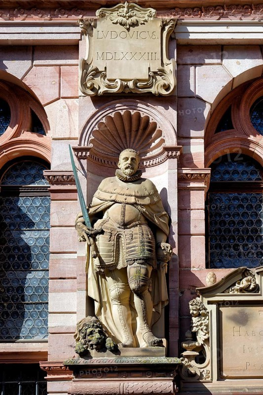 Heidelberg castle, Louis V of the Wittelsbach dynasty statue, Heidelberg, Baden Wurttemberg, Germany, Europe