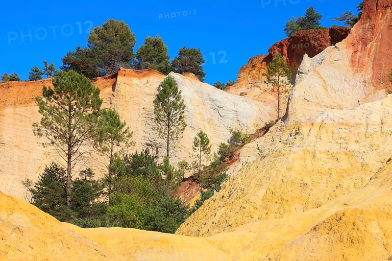 Ochre at Le Colorada Provencal in the Luberon, Rustel, Luberon, Provence, France, Europe