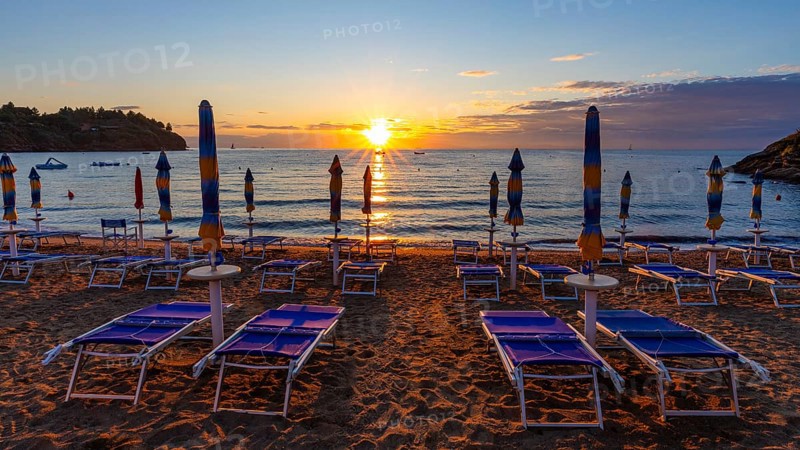 Sun loungers and parasols on Straccolignino beach at sunrise, near Capoliveri, Elba, Tuscan Archipelago, Tuscany, Italy, Europe