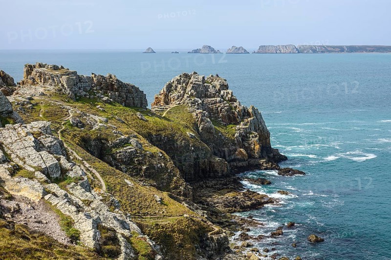 Pointe de Dinan, Crozon, behind Pointe de Pen Hir with the rocks Les Tas de Pois, Crozon peninsula, department Finistere Penn ar Bed, region Bretagne Breizh, France, Europe