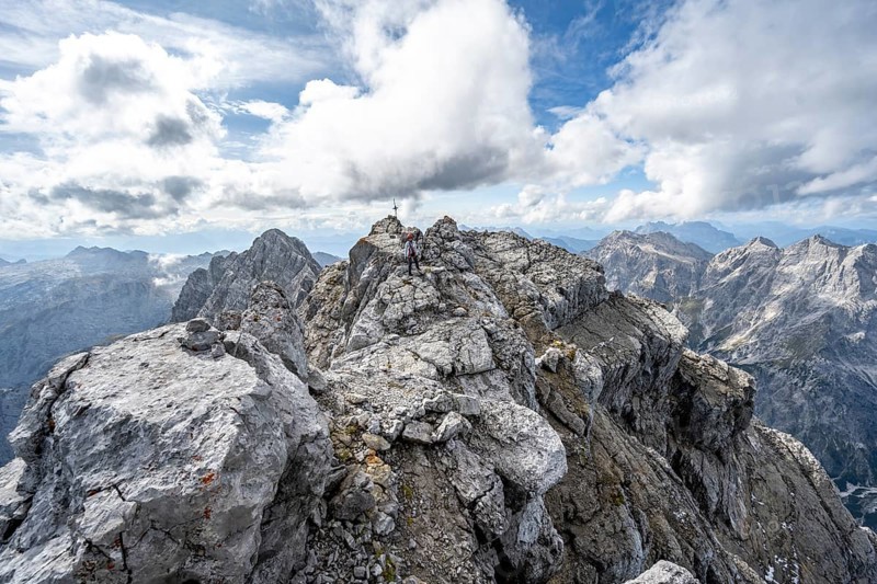 Rocky mountain peak on a narrow ridge, summit of the Watzmann Mittelspitze, Watzmann crossing, Berchtesgaden National Park, Berchtesgaden Alps, Bavaria, Germany, Europe