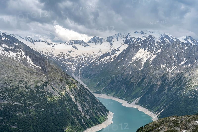 Mountain landscape, view of Schlegeis reservoir with dam wall, glaciated rocky mountain peaks Hoher Weisszint and Hochfeiler with Schlegeiskees glacier, Berliner Hoehenweg, Zillertal Alps, Tyrol, Austria, Europe
