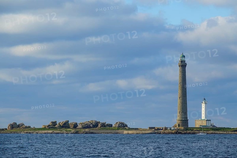View from Porz Grach to the lighthouse Phare de l'Ile Vierge in the Lilia Archipelago, with 82, 5 metres the highest lighthouse in Europe, Plouguerneau, department Finistere Penn ar Bed, region Bretagne Breizh, France, Europe