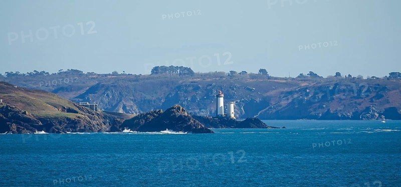View from Plougonvelin to the lighthouse Phare du Petit Minou at the Atlantic coast at the mouth of the bay of Brest, department Finistere Penn ar Bed, region Bretagne Breizh, France, Europe