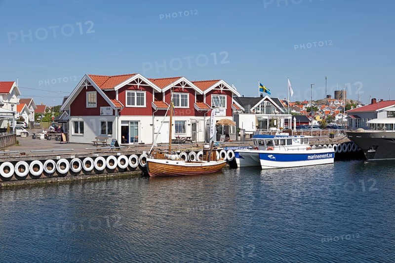 View of Hoenoe, Hoenoe archipelago island, Oeckeroe municipality, Vaestra Goetalands laen province, Sweden, Europe