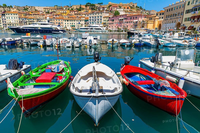 Fishing boats and luxury yachts in the harbour of Portoferraio, Elba, Tuscan Archipelago, Tuscany, Italy, Europe