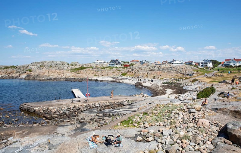 Bathing bay on the archipelago island of Hoenoe, Oeckeroe municipality, Vaestra Goetalands laen province, Sweden, Europe