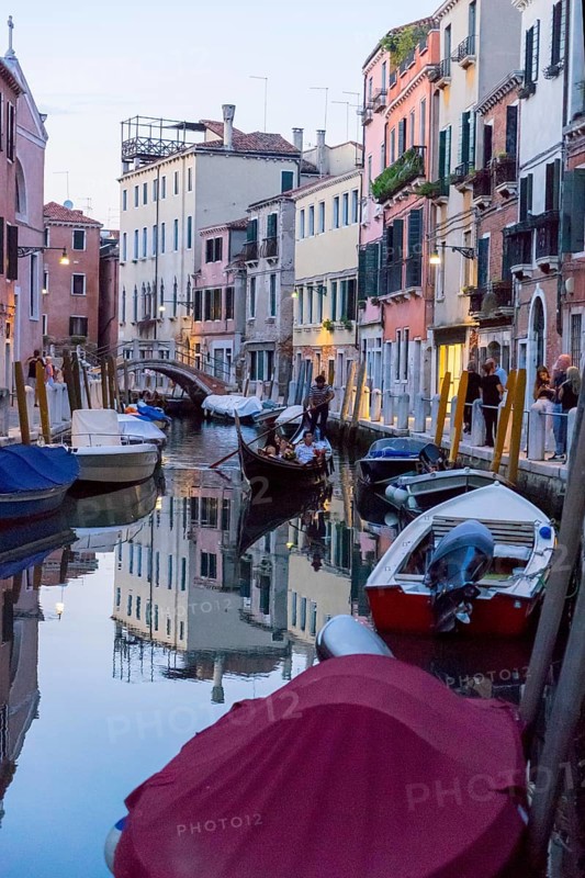 Gondola on the Rio della Eremite, Sestiere Dorsoduro, Venice, Veneto, Italy, Europe