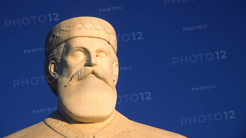 Statue of the resistance fighter and partisan Yannis Daskaloyannis, close-up of a statue of a historical figure in front of a clear blue sky, Anopolis, Sfakia, West Crete, Crete, Greece, Europe