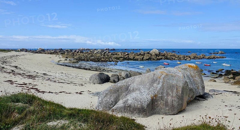Lighthouse and beach at the Pointe de Pontusval, Plouneour-Brignogan-Plage, department Finistere Penn ar Bed, region Bretagne Breizh, Atlantic coast, France, Europe