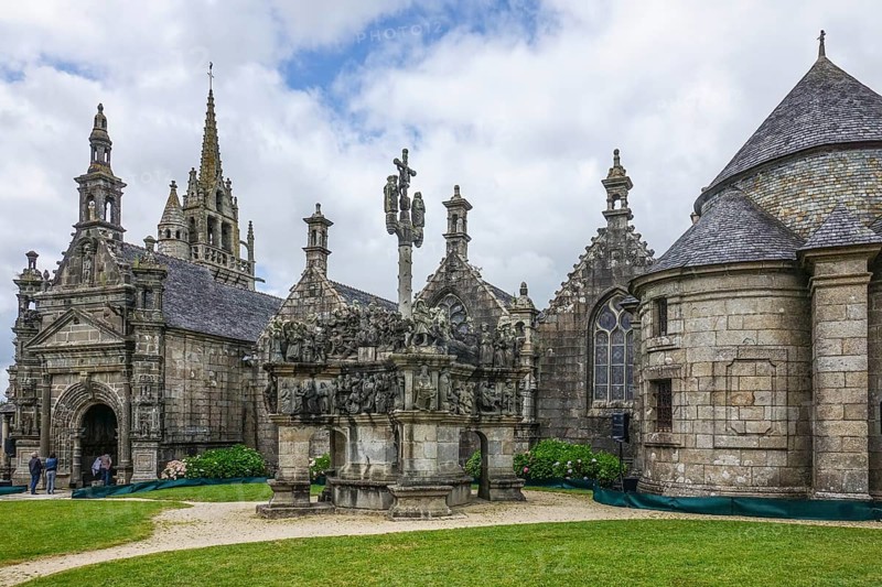 Calvaire Church and Calvary, Enclos Paroissial enclosed parish of Guimiliau, Finistere Penn ar Bed department, Brittany Breizh region, France, Europe